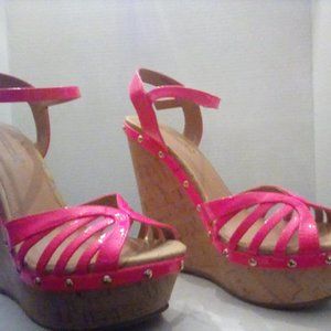 Very nice unworn pink platforms with cork platforms.